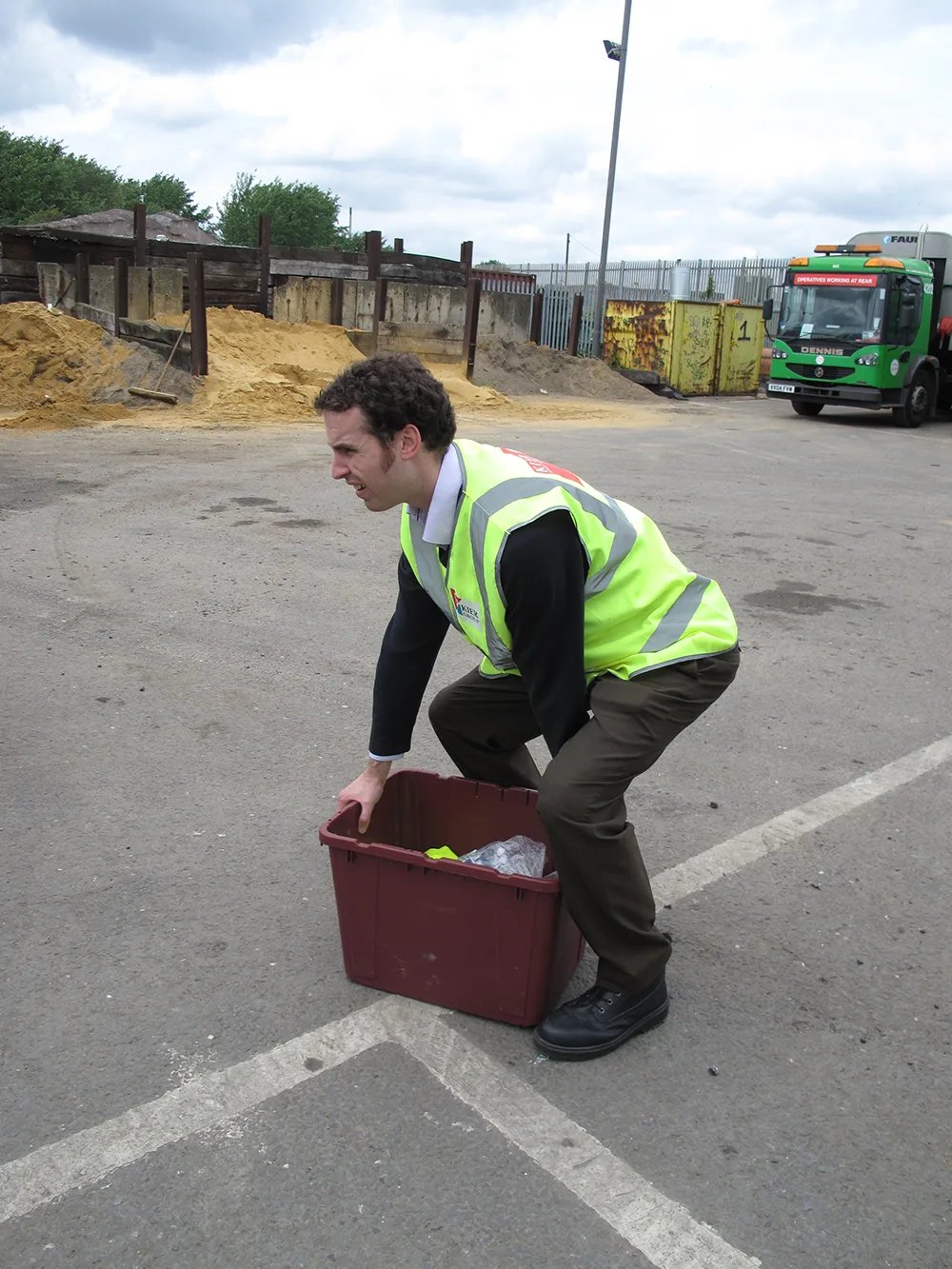 Laurence lifting recycle bin