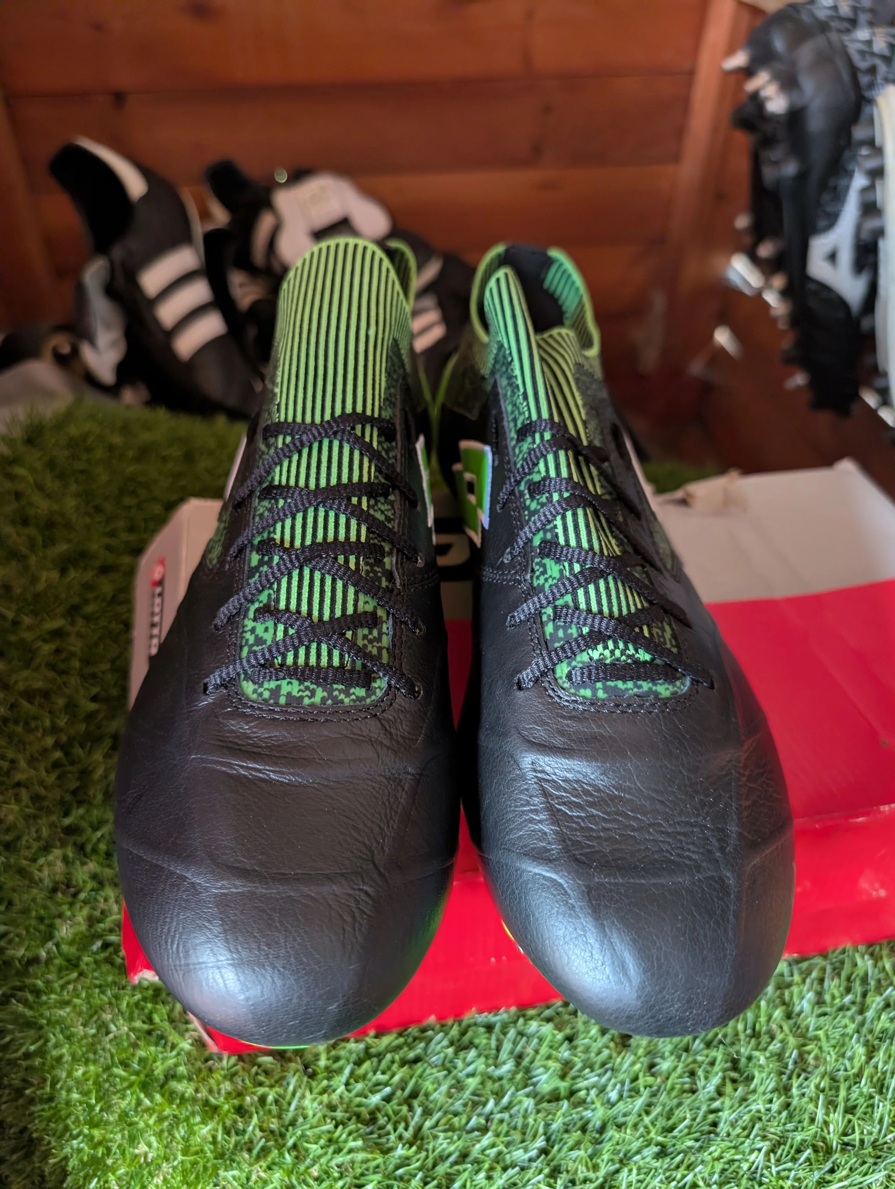 Lotto Stadio Elite in Brand New condition with box unworn in Size 8.5 