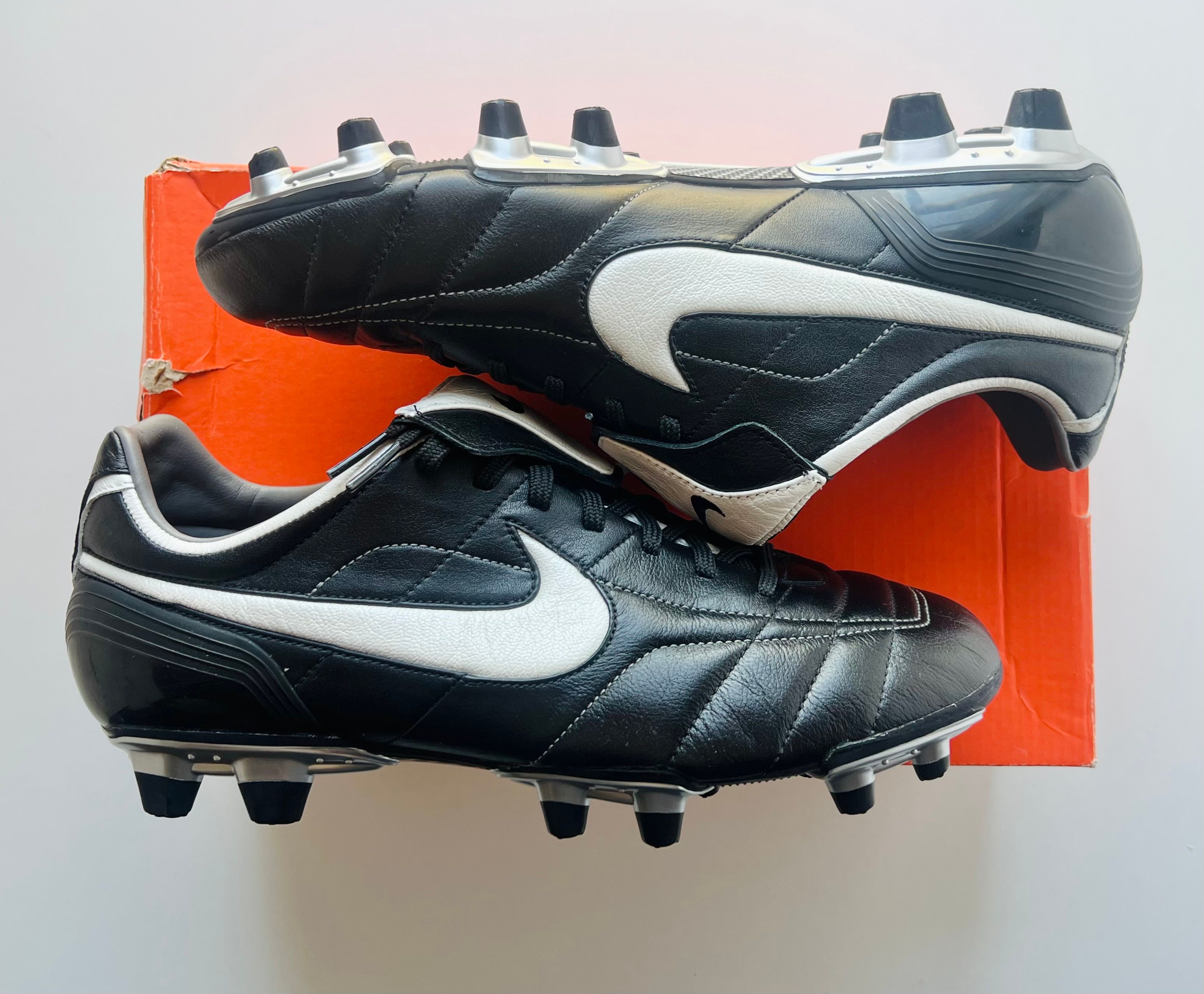 Nike Tiempo Air Legend FG Black / White / Silver