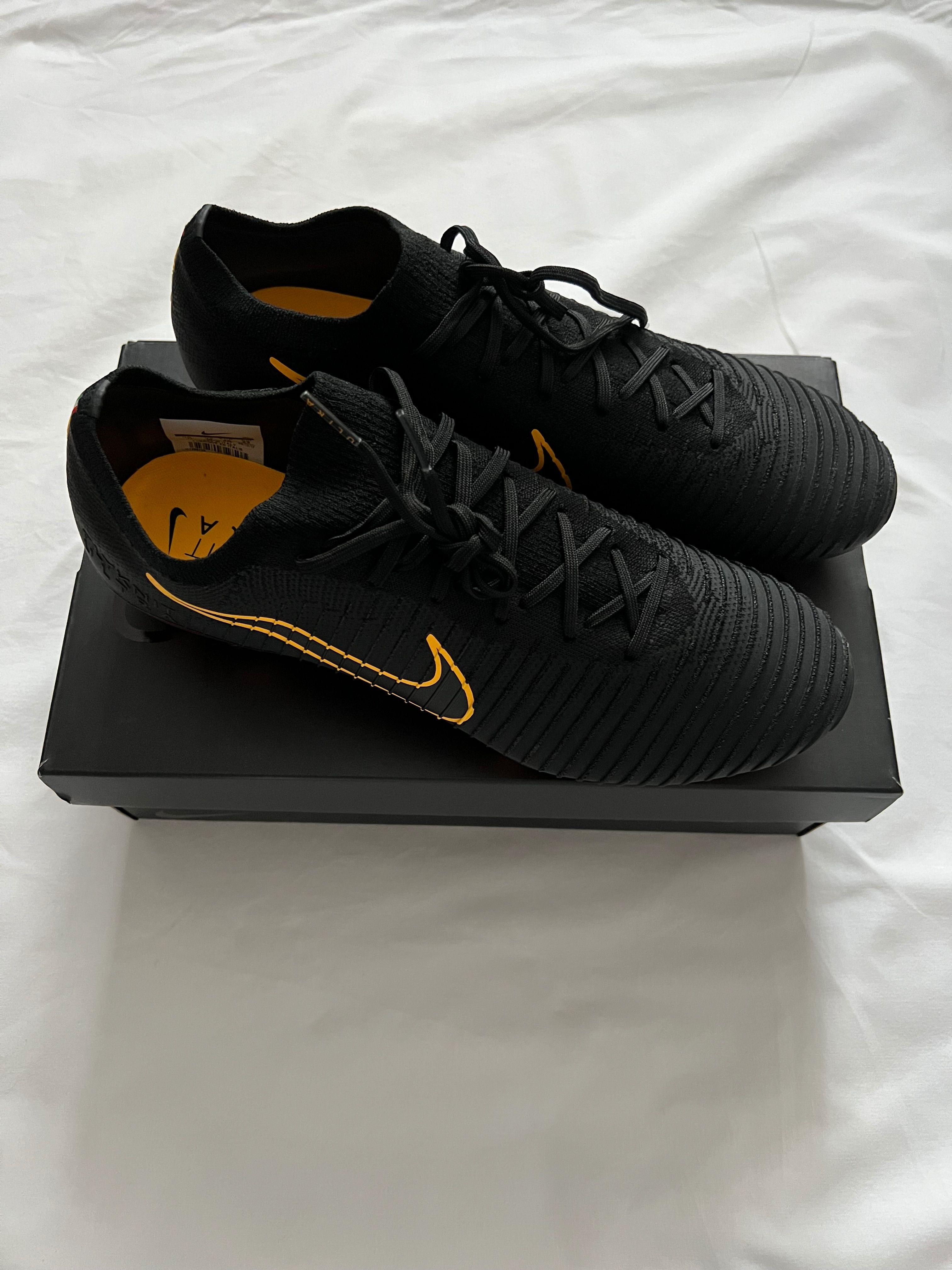 Nike Mecurial Flynit Ultra FG Black/Gold