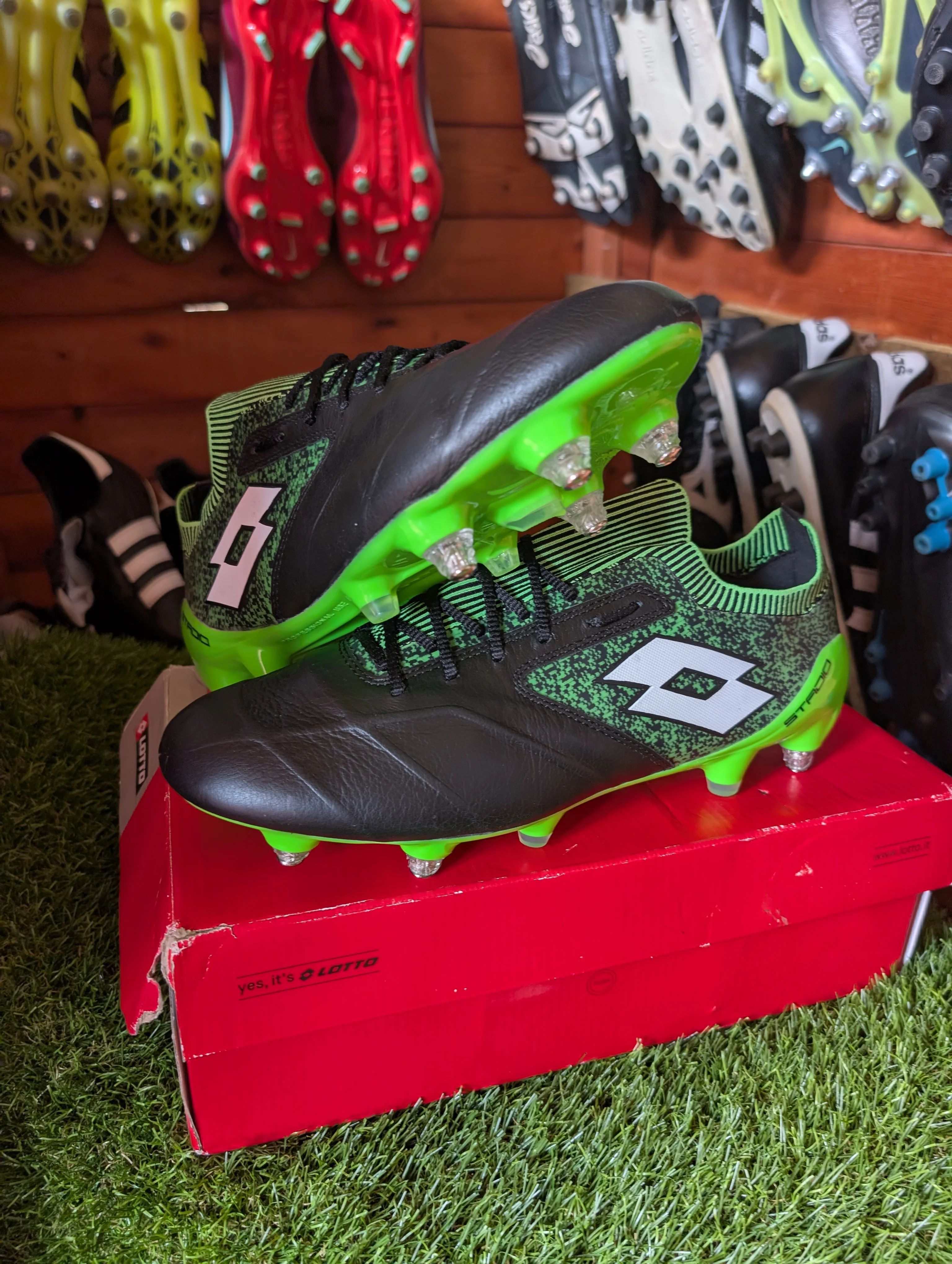 Lotto Stadio Elite Black Green SG with Box Brand New in Size 8.5 