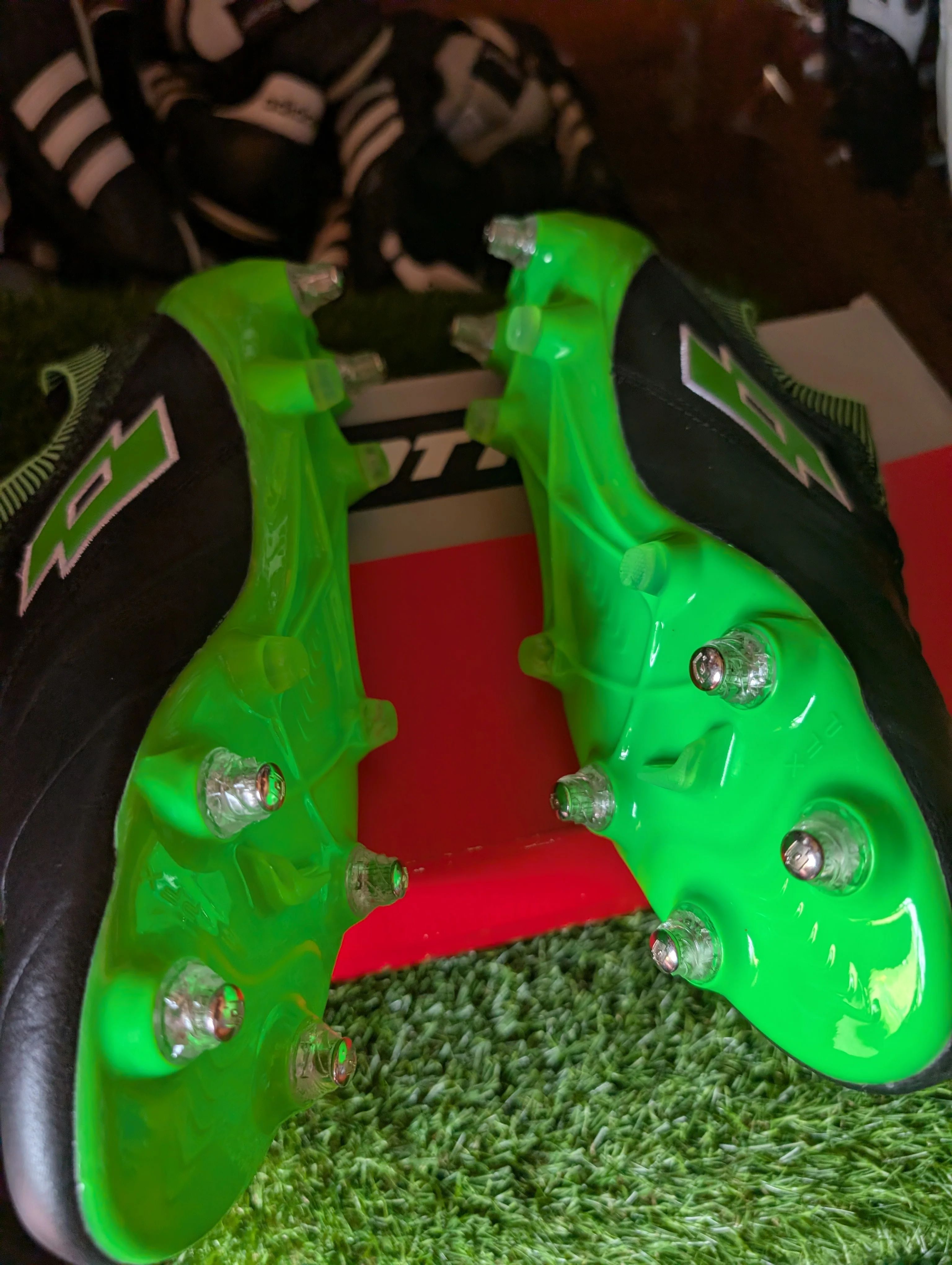 Lotto Stadio Elite Black Green SG with Box Brand New in Size 8.5 