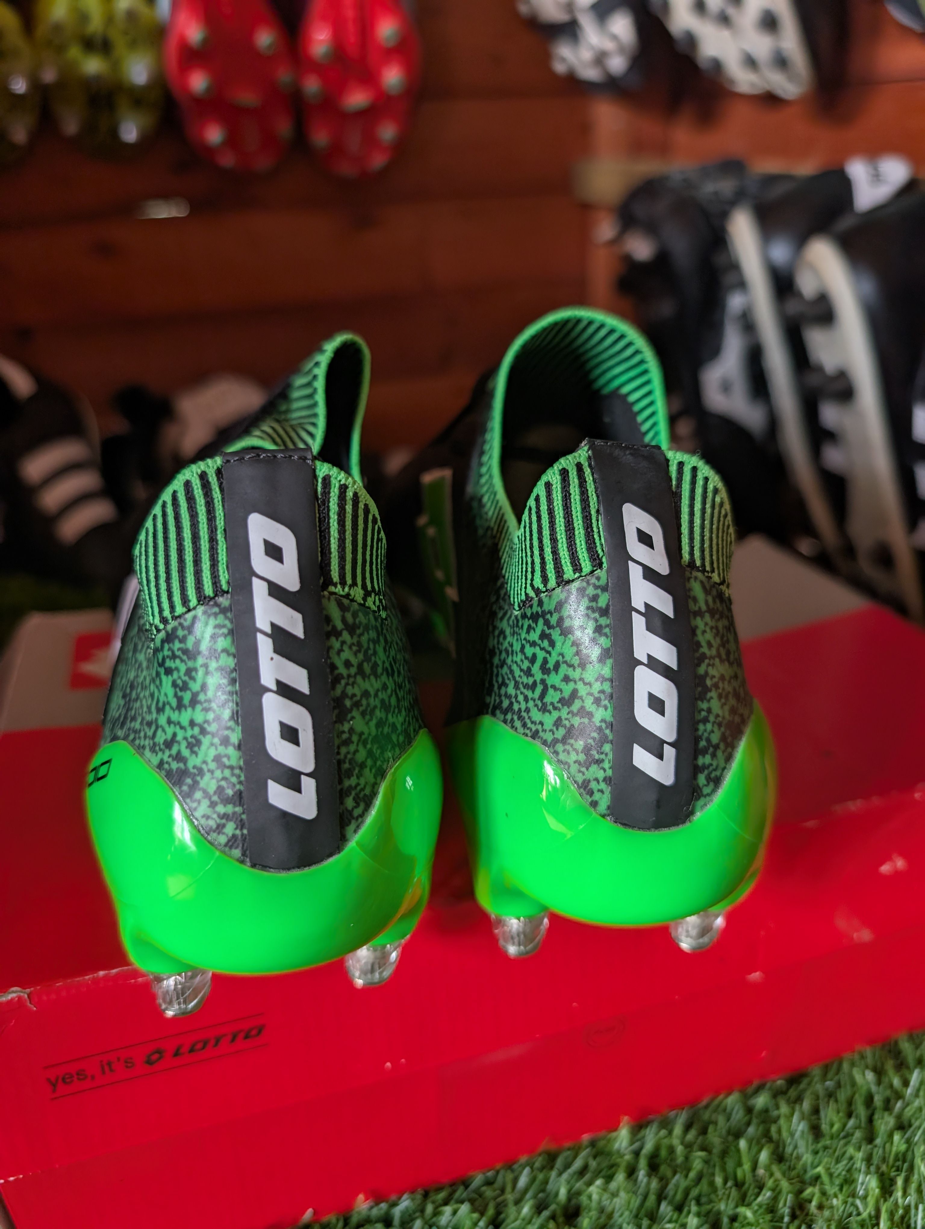 Lotto Stadio Elite Black Green SG with Box Brand New in Size 8.5 
