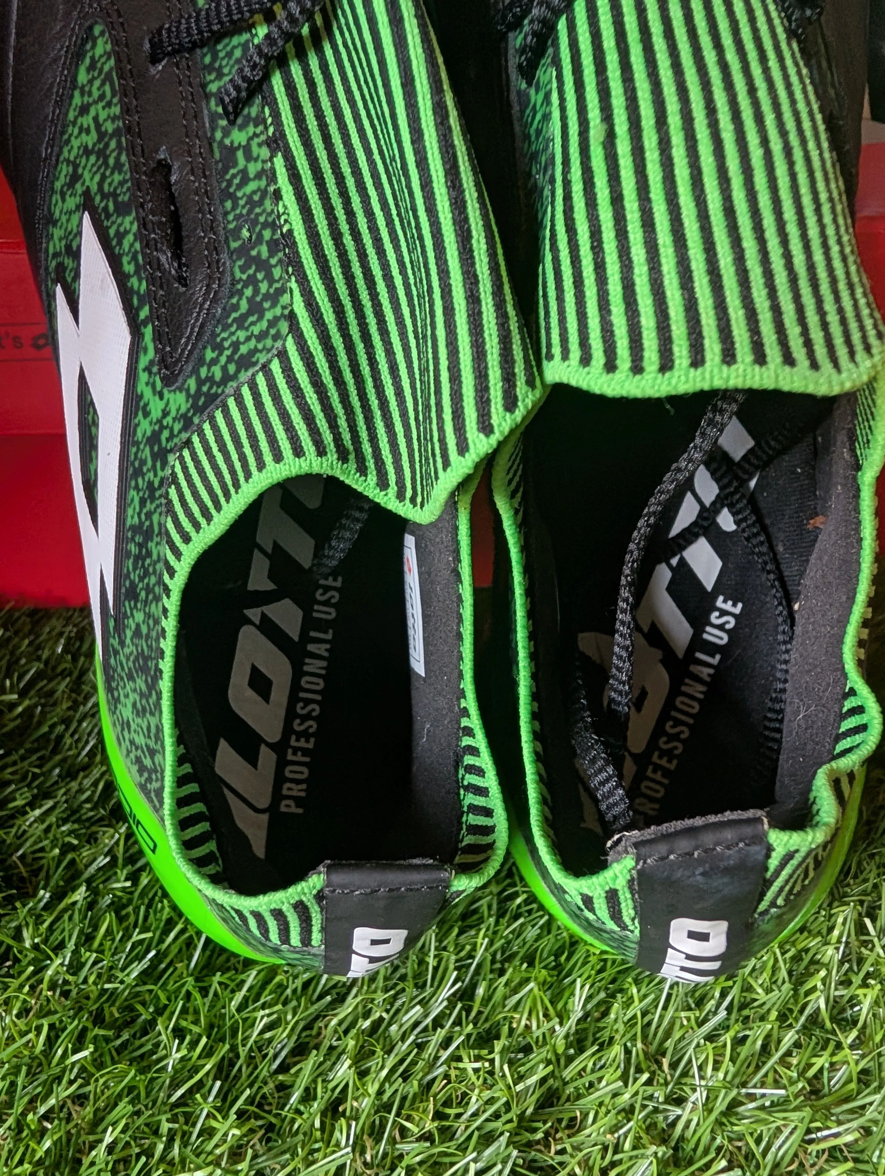 Lotto Stadio Elite Black Green SG with Box Brand New in Size 8.5 