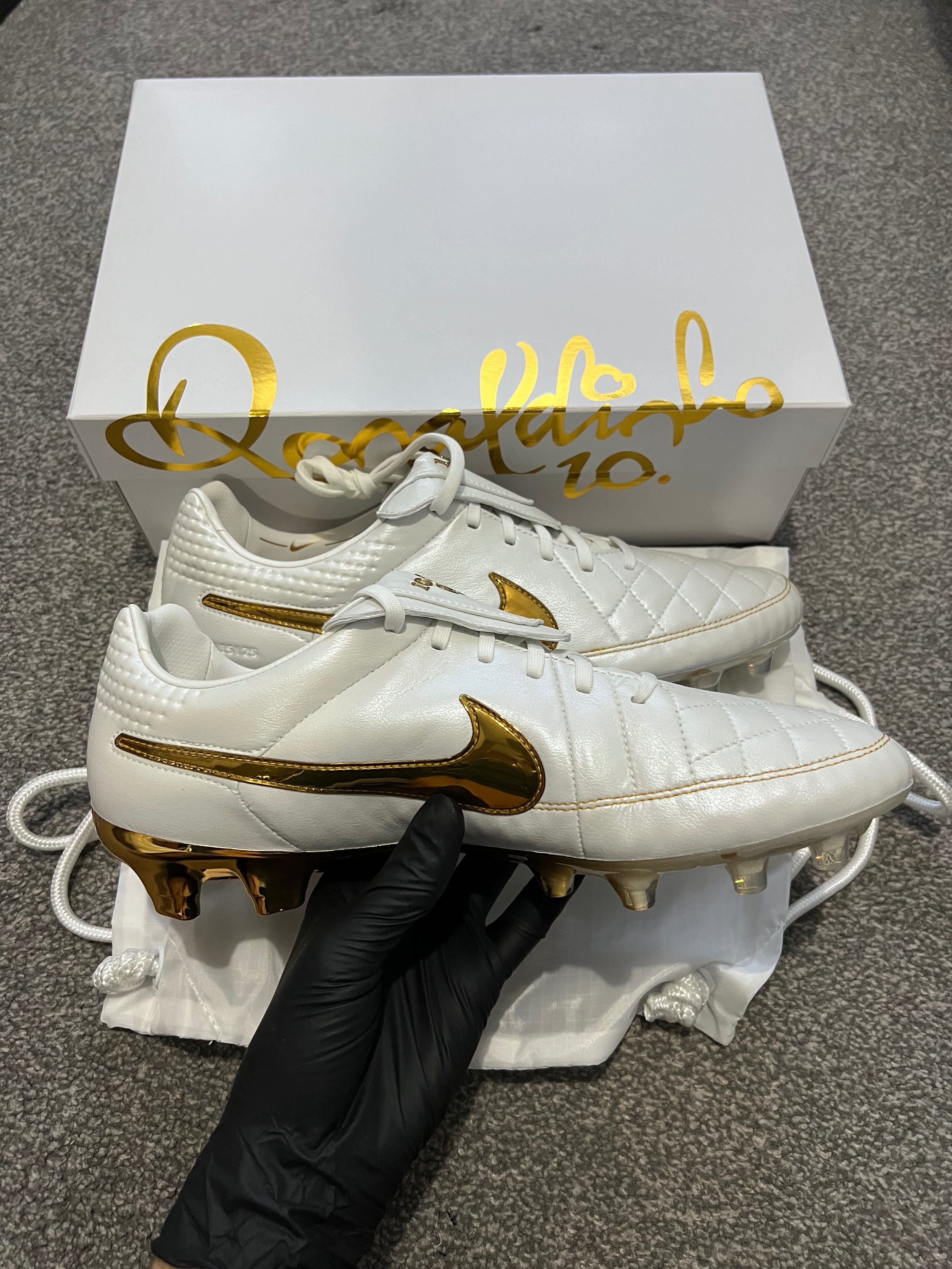 Nike Tiempo Legend X Ronaldinho RGN Edition 