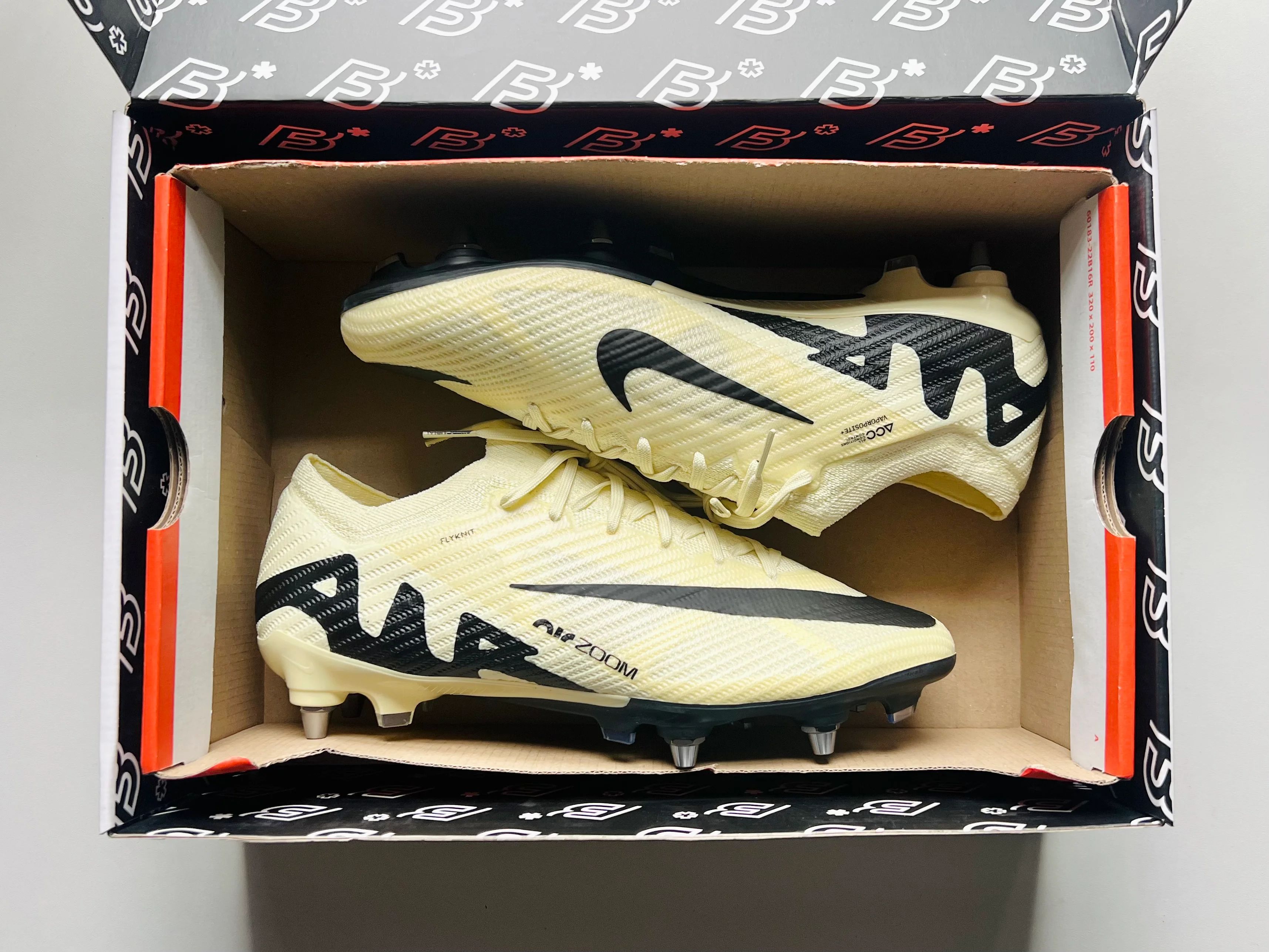 Nike Air Zoom Mercurial Vapor 15 Elite Mad Ready Pack - Lemonade / Black SG Pro