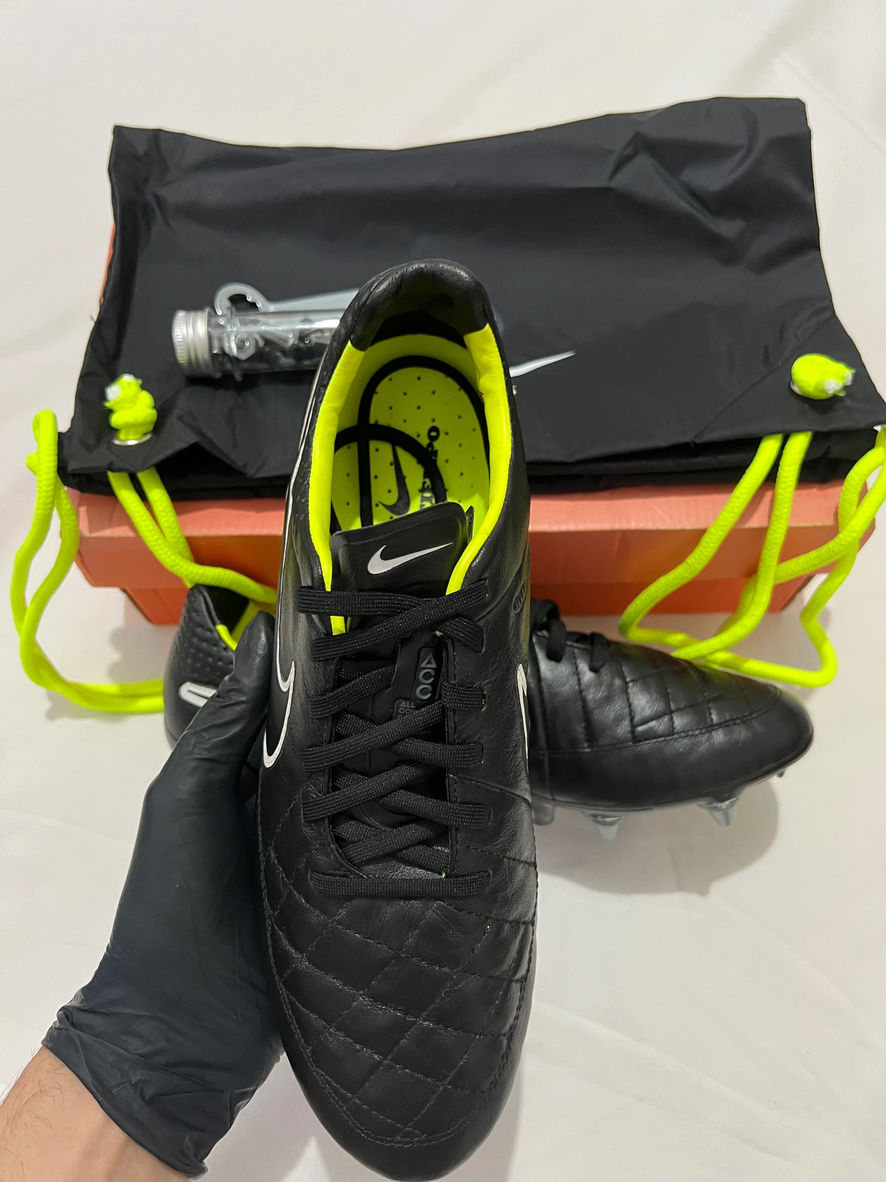 Nike Tiempo Legend V Elite SG-Pro – UK 8 – Brand New – Box, Bag & Extra Studs