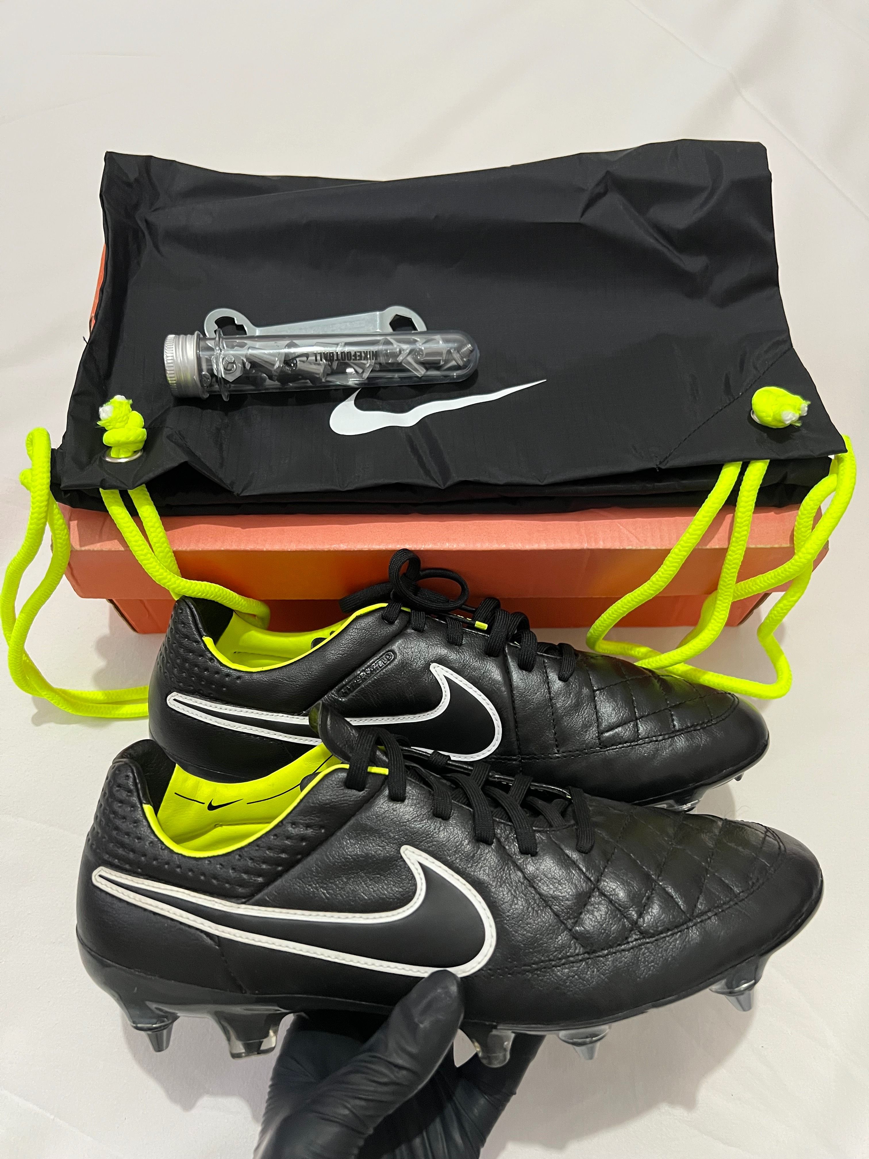 Nike Tiempo Legend V Elite SG-Pro – UK 8 – Brand New – Box, Bag & Extra Studs