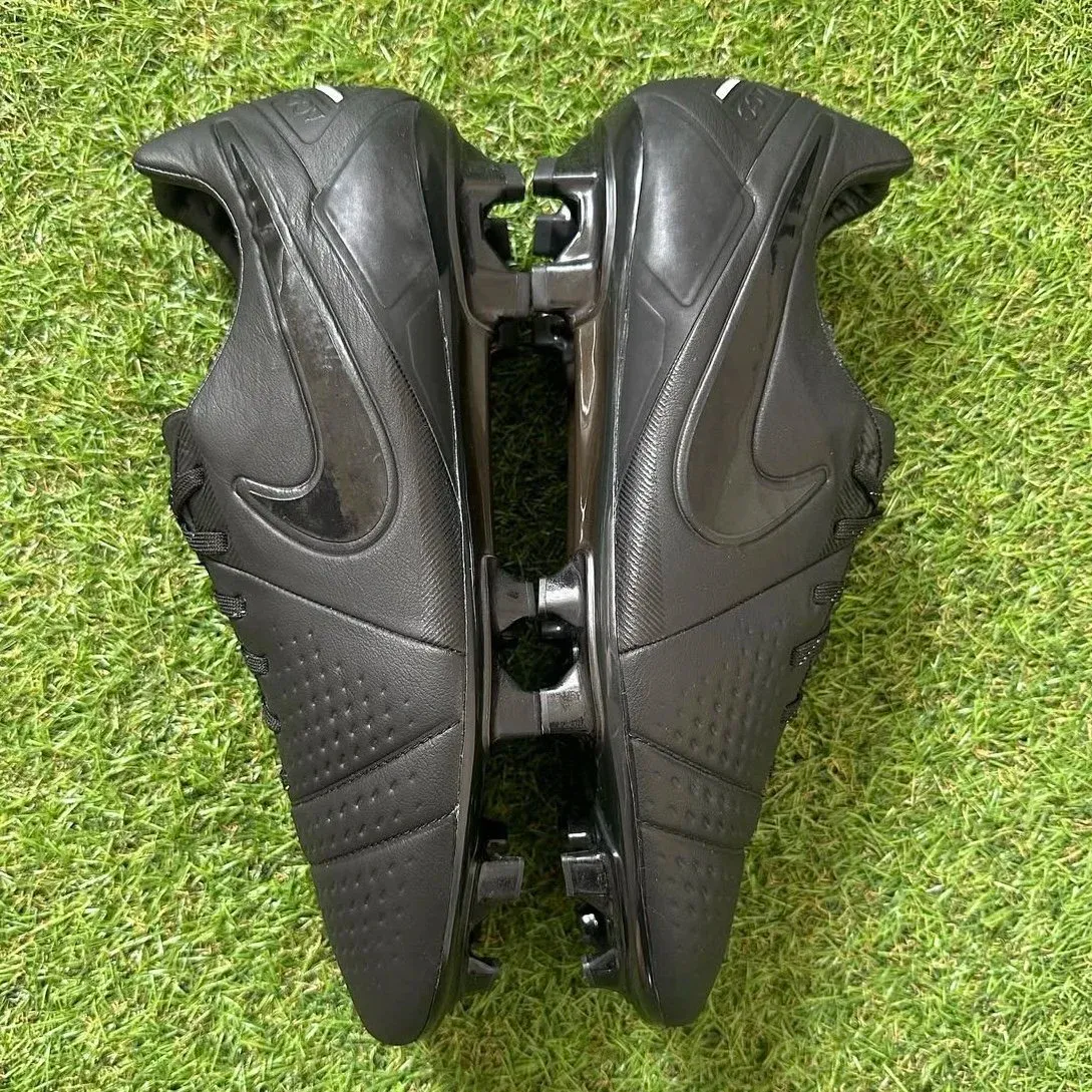 Nike CTR360 Maestri III FG “Lights Out”