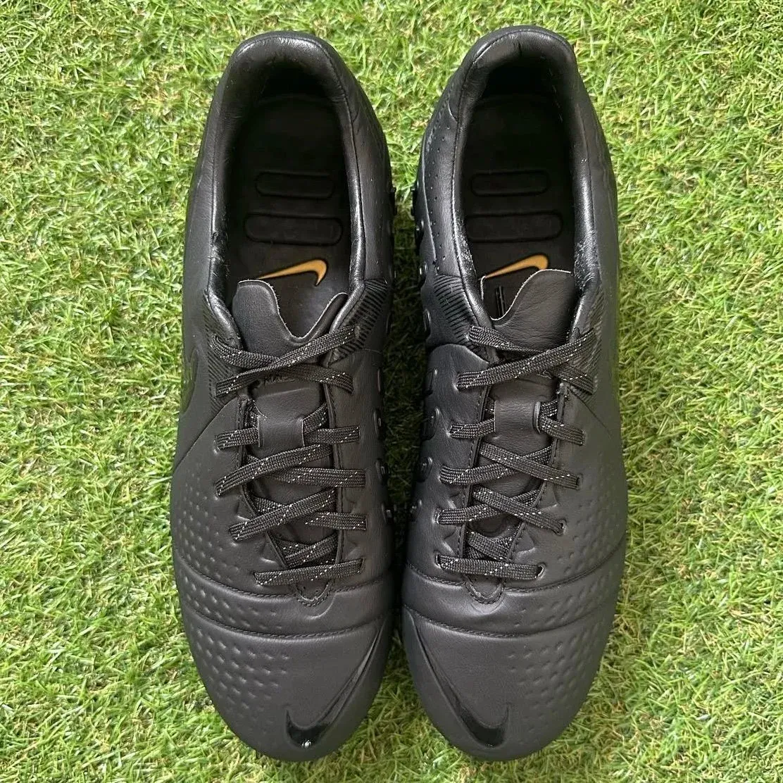 Nike CTR360 Maestri III FG “Lights Out”