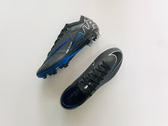 Comes with replacement or original Nike bag and replacement box.