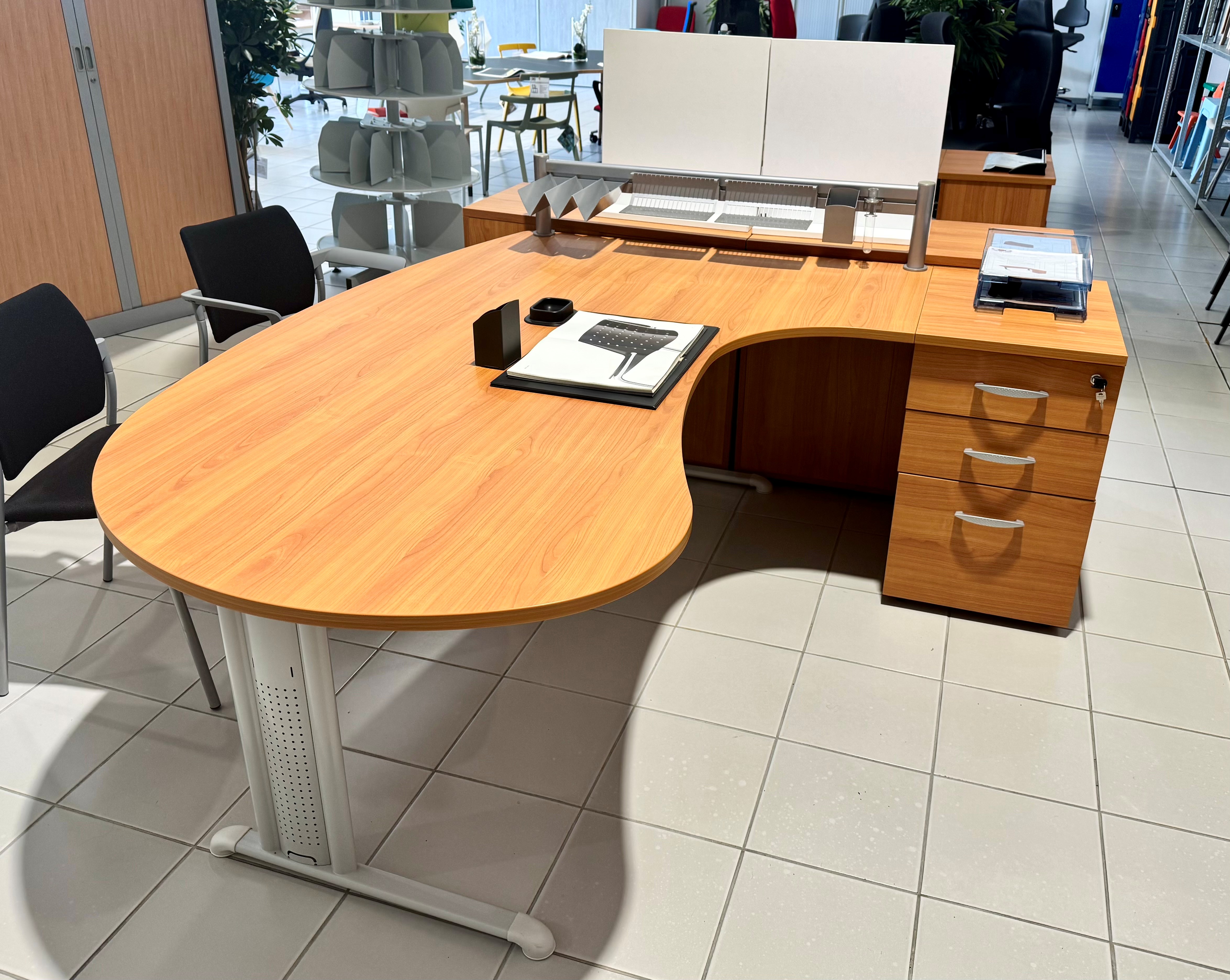 Bureau en L avec retour sur caisson