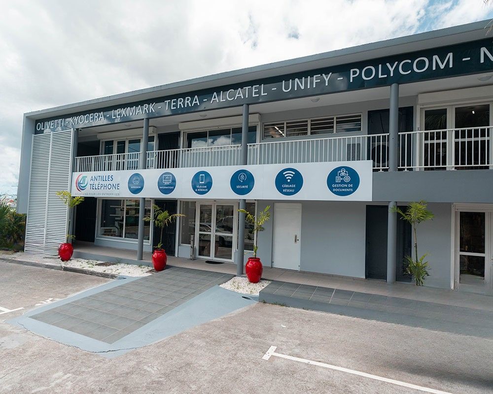 facade du showroom antilles téléphone martinique